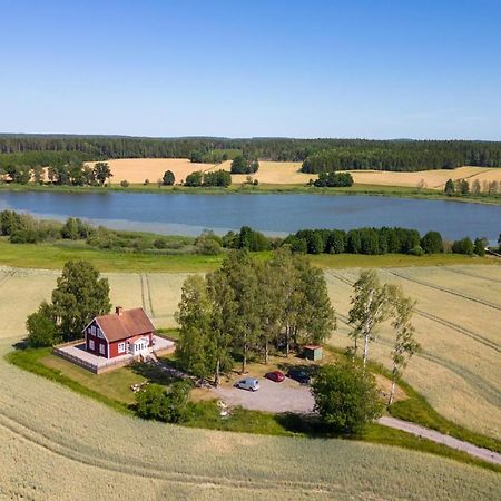 Gard Med Egen Sjoe Med Bryggbat, Nyrenoverat! Katrineholm Dış mekan fotoğraf
