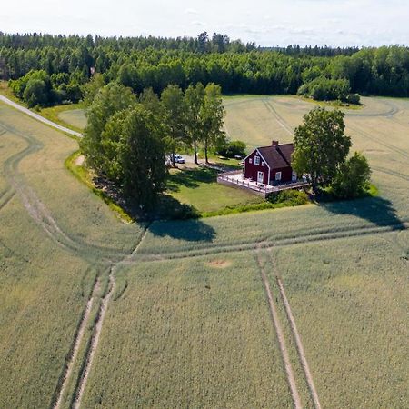 Gard Med Egen Sjoe Med Bryggbat, Nyrenoverat! Katrineholm Dış mekan fotoğraf