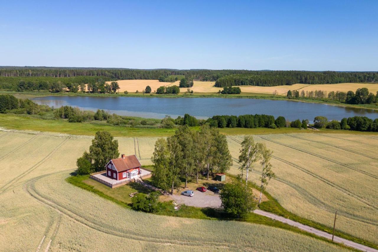 Gard Med Egen Sjoe Med Bryggbat, Nyrenoverat! Katrineholm Dış mekan fotoğraf
