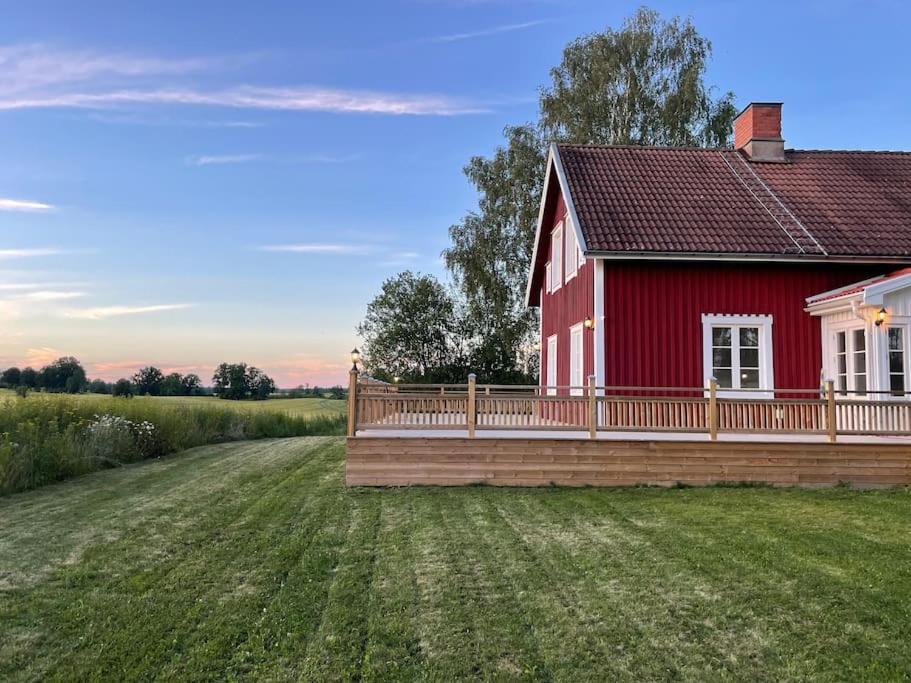 Gard Med Egen Sjoe Med Bryggbat, Nyrenoverat! Katrineholm Dış mekan fotoğraf