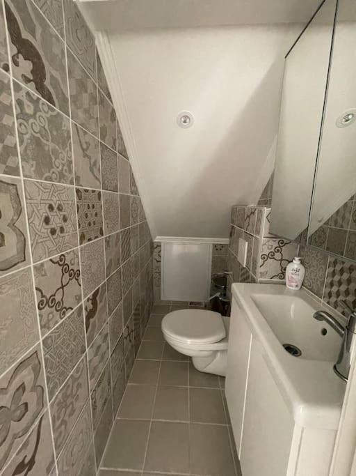 Gard Med Egen Sjoe Med Bryggbat, Nyrenoverat! Katrineholm Dış mekan fotoğraf