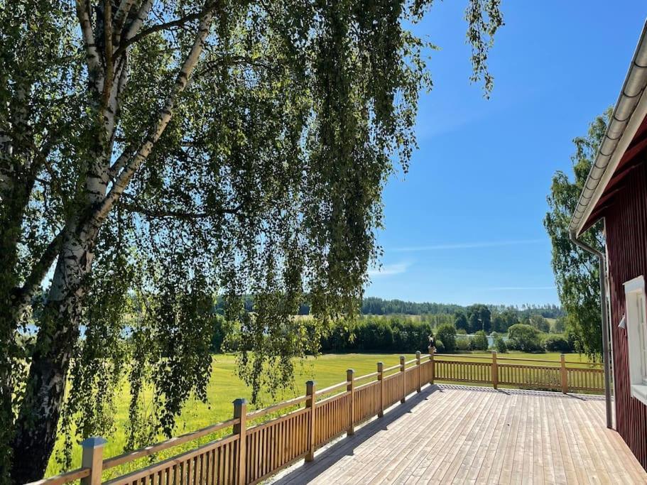 Gard Med Egen Sjoe Med Bryggbat, Nyrenoverat! Katrineholm Dış mekan fotoğraf