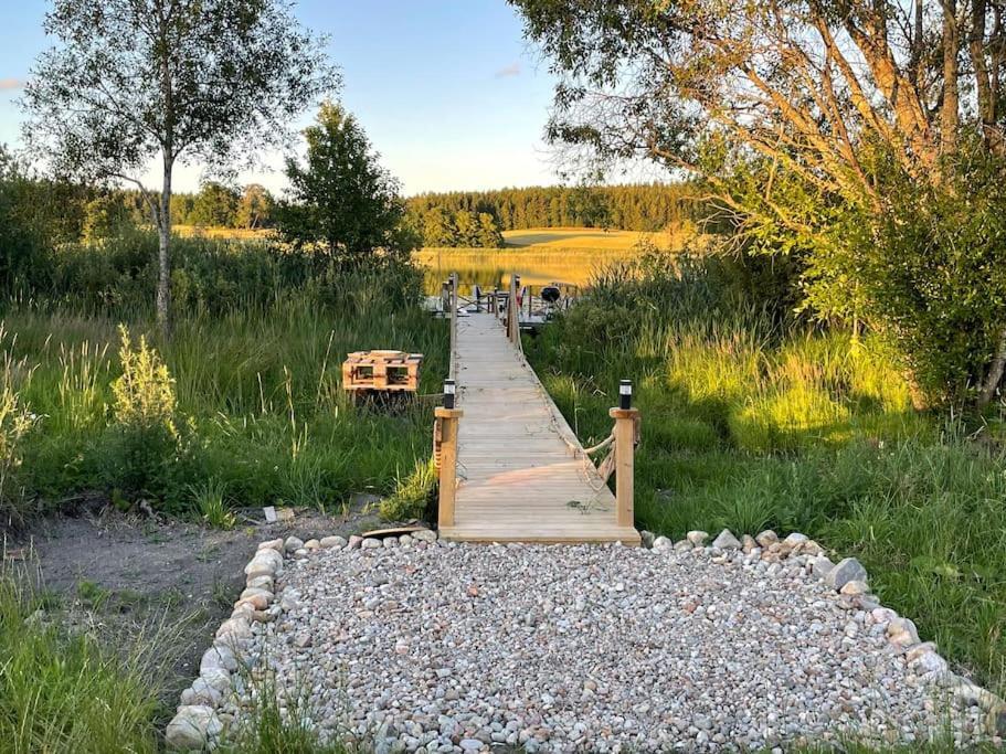 Gard Med Egen Sjoe Med Bryggbat, Nyrenoverat! Katrineholm Dış mekan fotoğraf