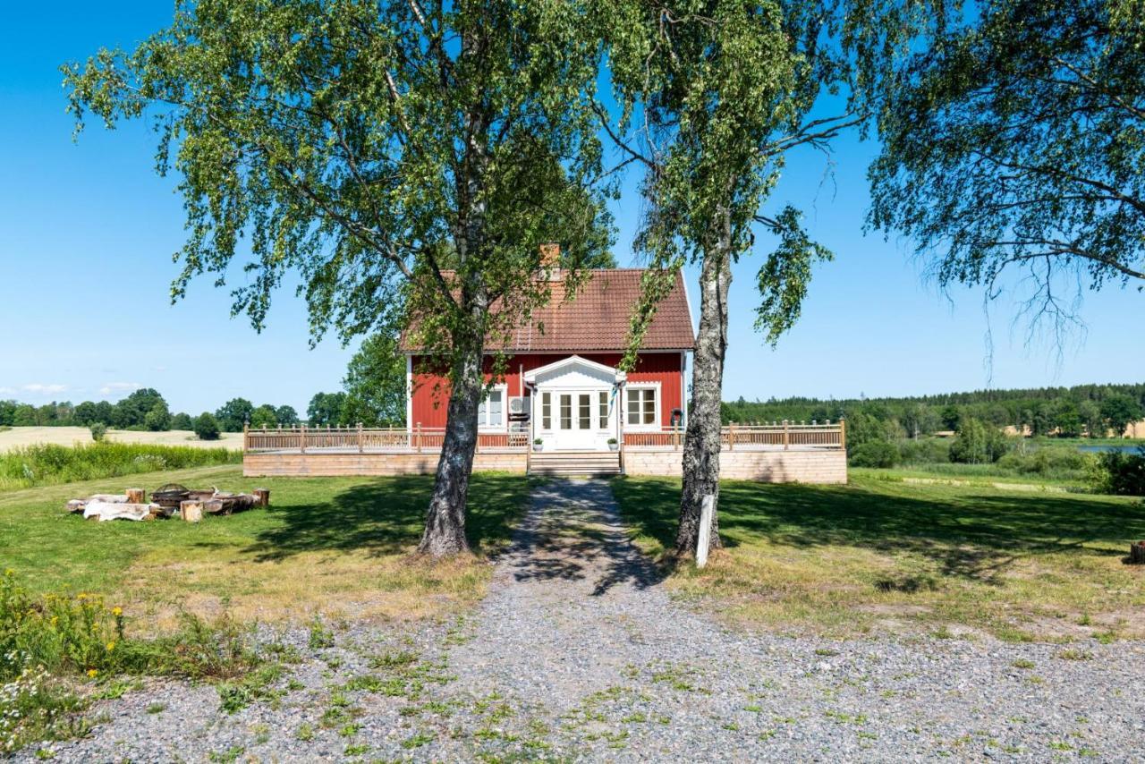 Gard Med Egen Sjoe Med Bryggbat, Nyrenoverat! Katrineholm Dış mekan fotoğraf