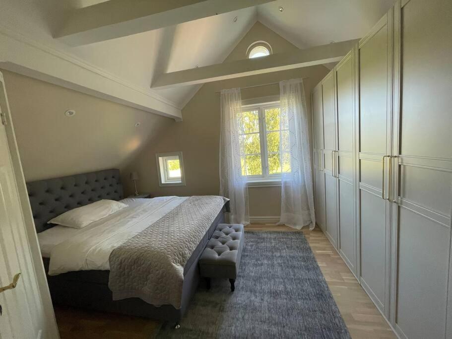 Gard Med Egen Sjoe Med Bryggbat, Nyrenoverat! Katrineholm Dış mekan fotoğraf