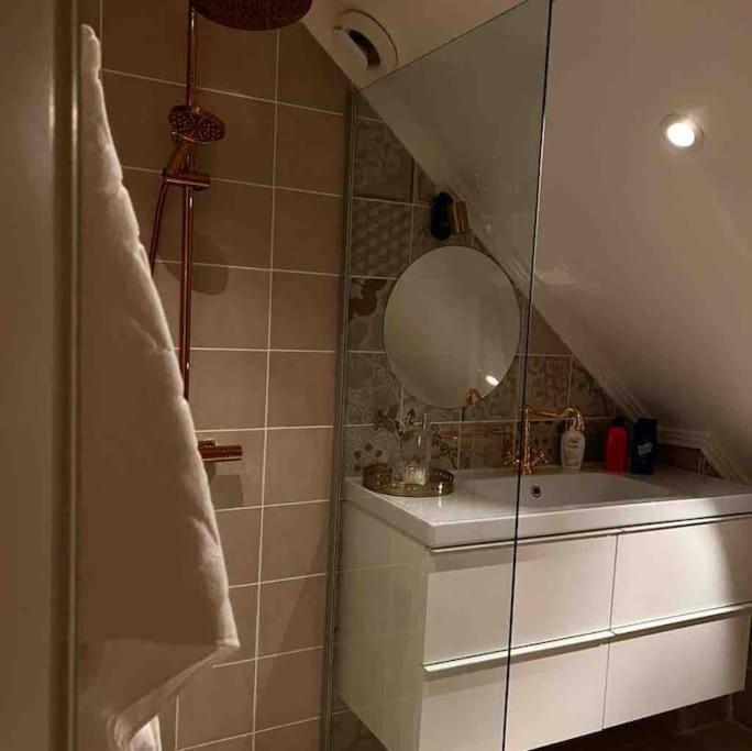 Gard Med Egen Sjoe Med Bryggbat, Nyrenoverat! Katrineholm Dış mekan fotoğraf