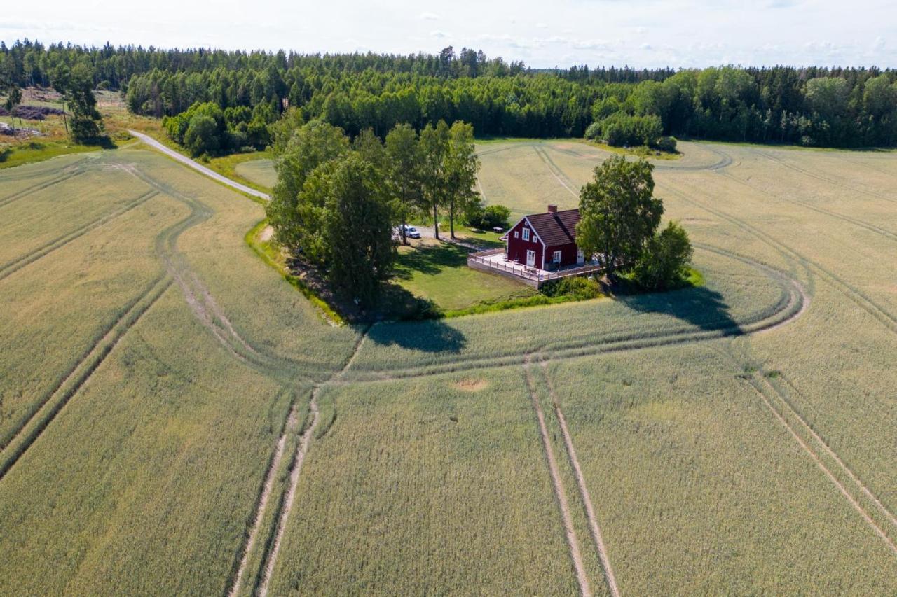 Gard Med Egen Sjoe Med Bryggbat, Nyrenoverat! Katrineholm Dış mekan fotoğraf