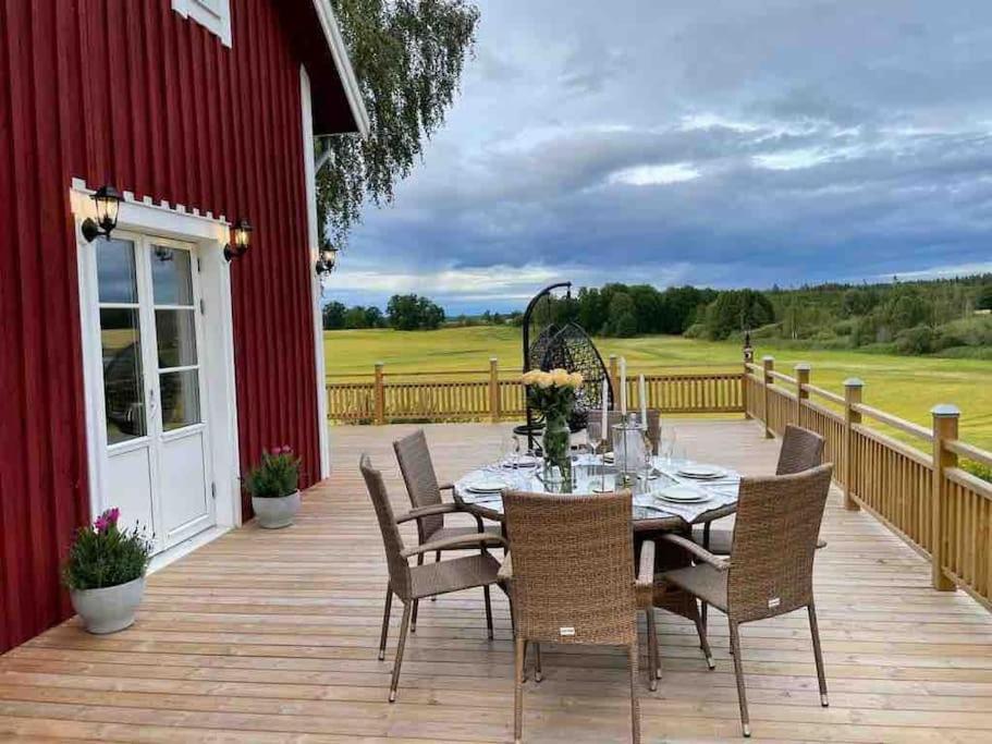 Gard Med Egen Sjoe Med Bryggbat, Nyrenoverat! Katrineholm Dış mekan fotoğraf